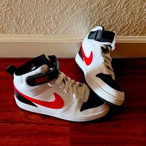 Nike 5Y Like new